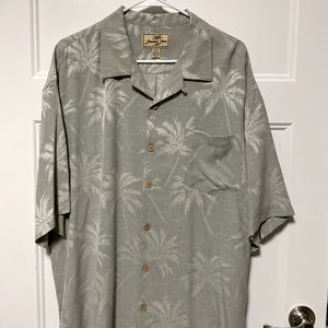 Jamaica Jaxx men’s silk Hawaiian shirt, size XL, light green tropical print.